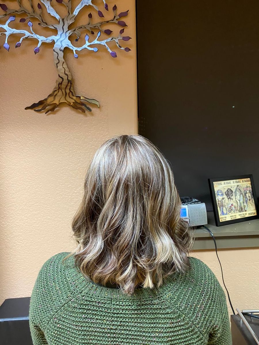 Shannon with her finished look from Dynamic Stylz Salon